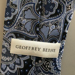 Geoffrey Beene 100% Silk Purple Paisley Men's Necktie